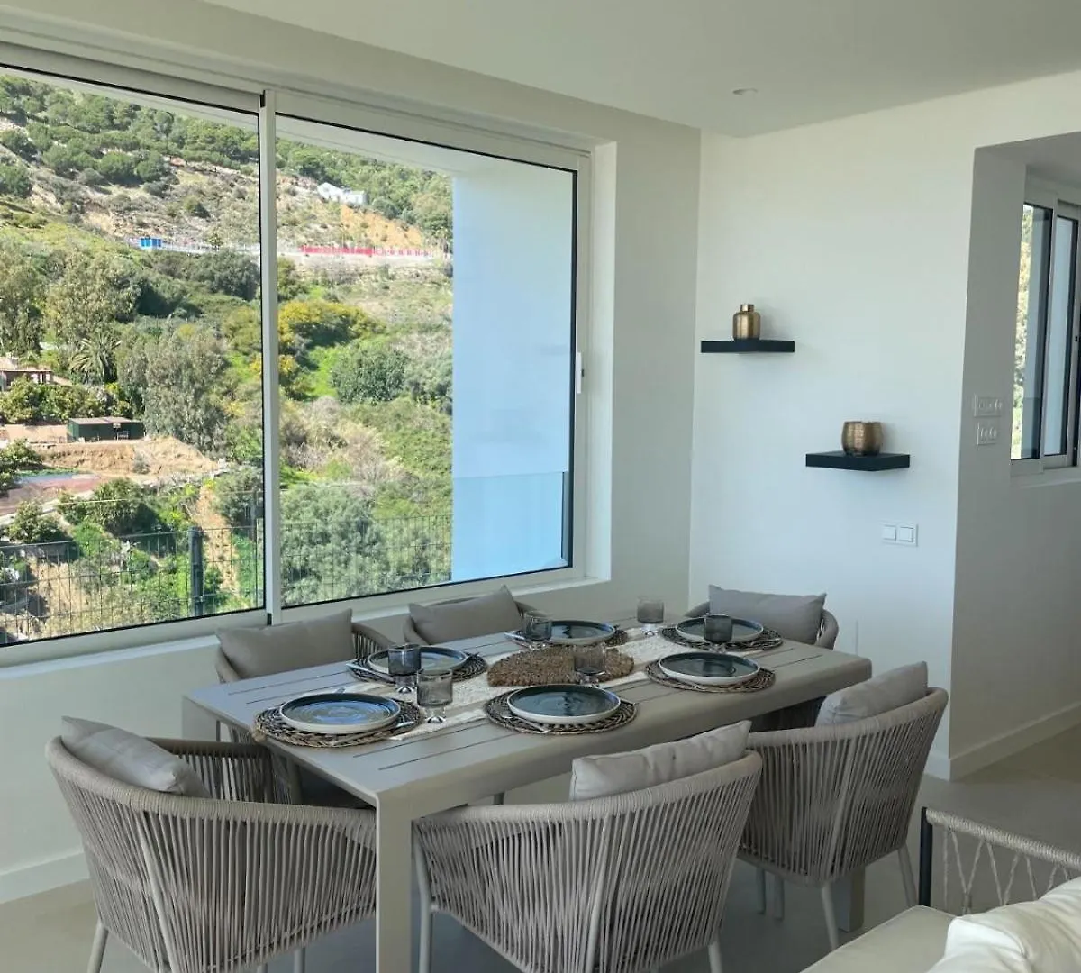 Apartament New Ocean View Property Centrally Located, Just 3 Minutes To Marbella City Center Ojén